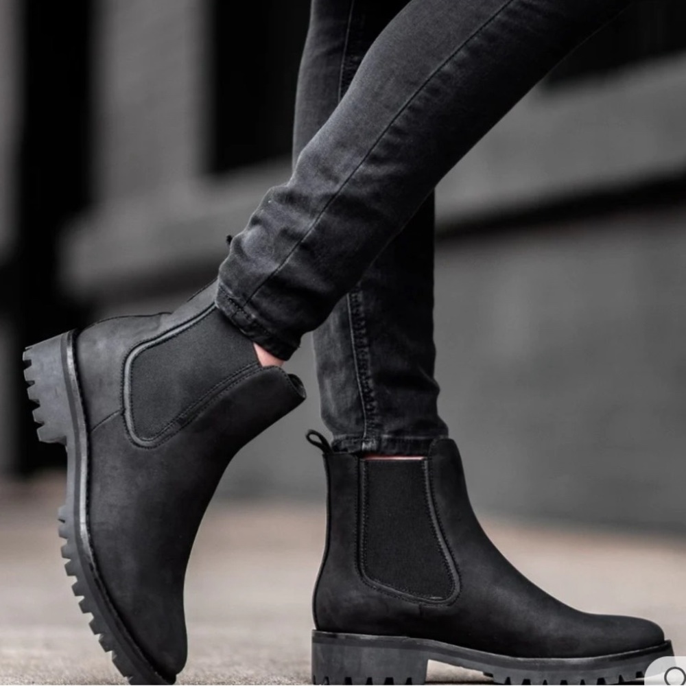 Dr. Martens Women's 2976 Chelsea Boot | Women's Boots | Black Nappa | US Size 10